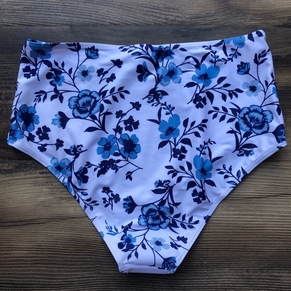 IFFEI Two Piece Swimsuit Woman’s Medium Light Blue - Picture 7 of 9